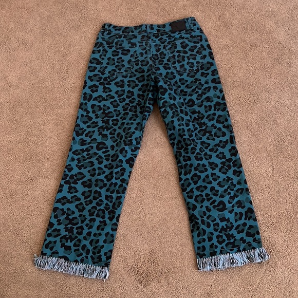 LIKE NEW!!! Animal print distressed ankle jean - Picture 5 of 7